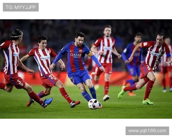 小男孩意外闯入足球场与偶像球星亲密接触感动全场