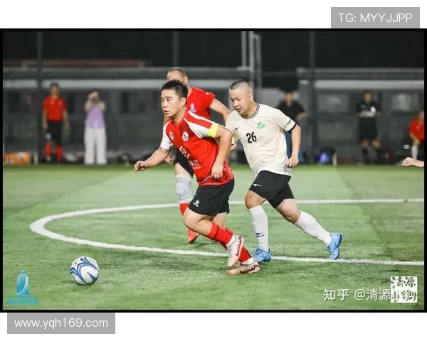 辫子球星的足球风采与个人特色展现激情四射的赛场风云